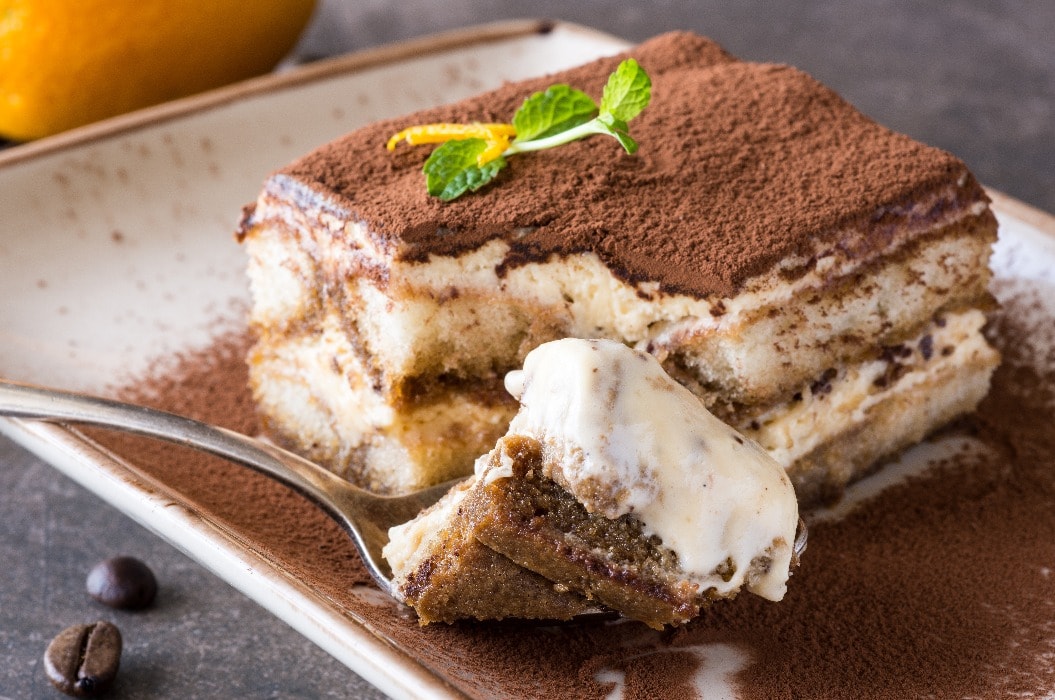 Italienisches Dessert Tiramisu mit Mascarponekäse und Espressokaffee